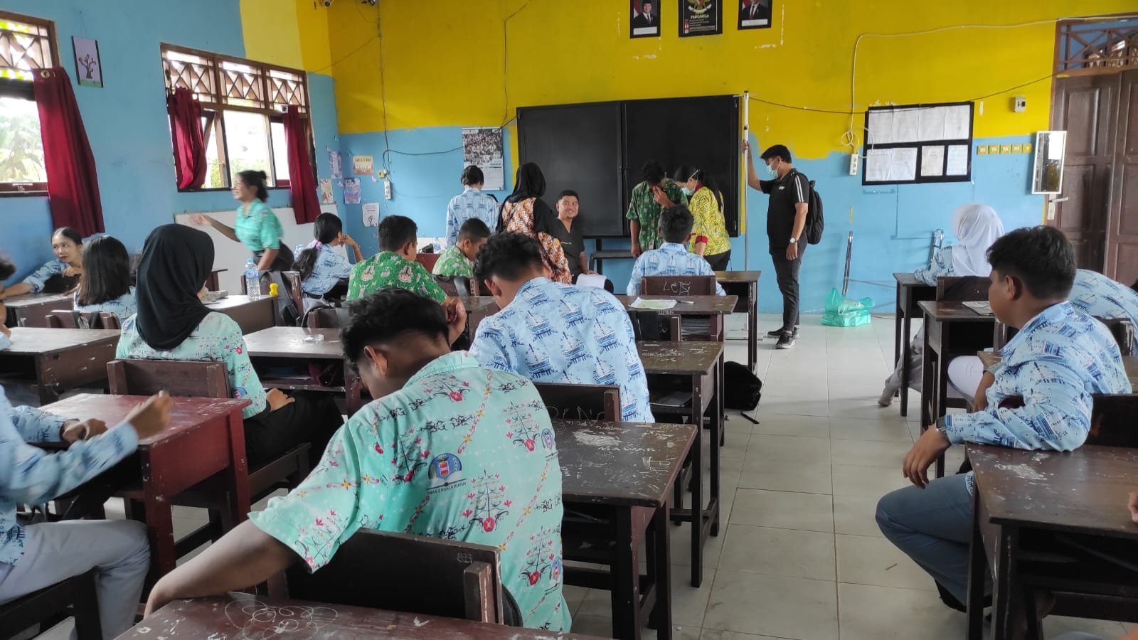 kegiatan Sosialisasi Tentang Demam Berdarah (DBD) dan Cek Kesehatan di SMAN 2 Kuala Kurun Tahun Ajaran 2025-2026